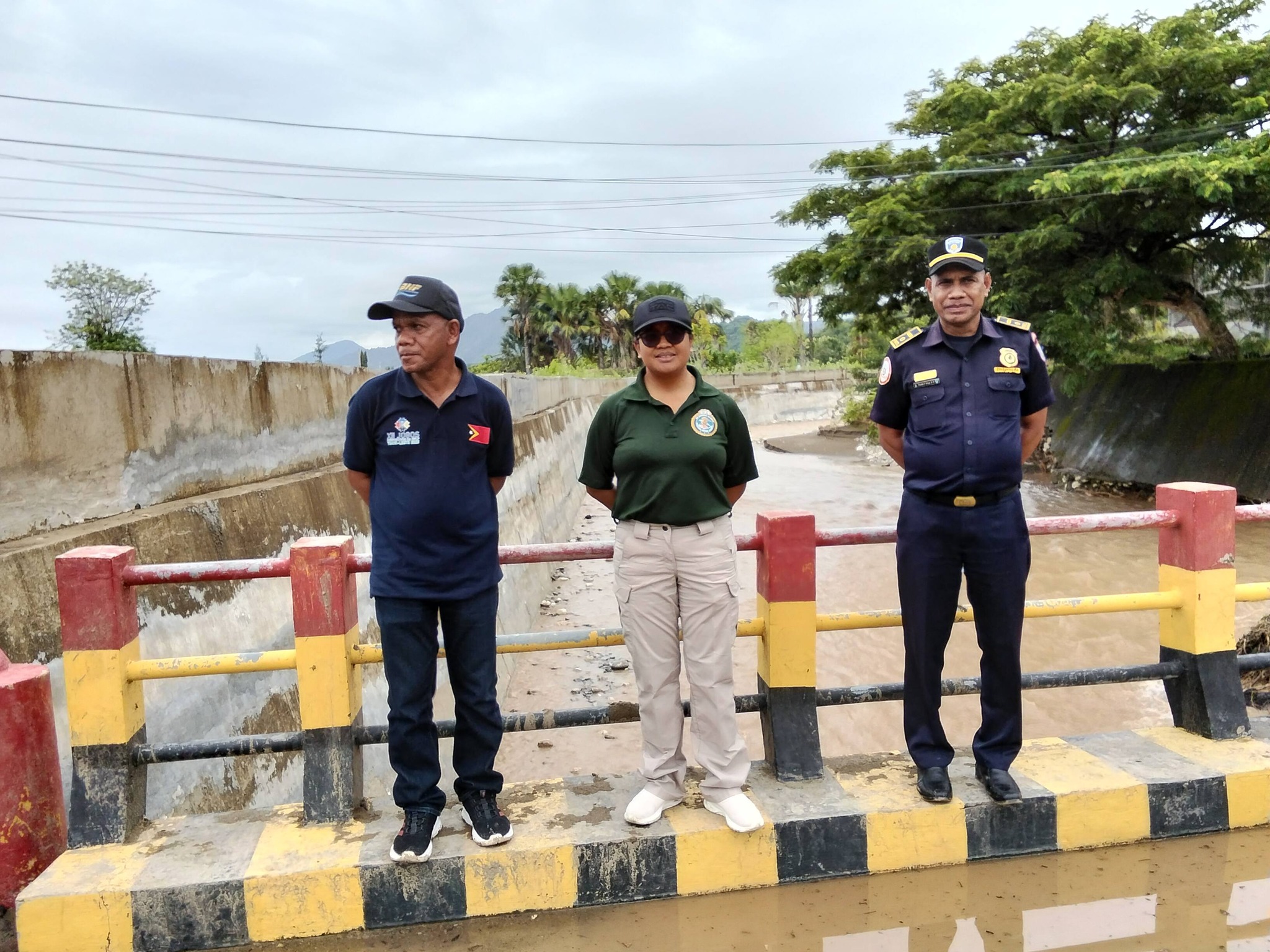 UDAN HO INTESIDADE FORTE IHA DOMINGO FOIN LALAIS NE᾽E REJULTA BEE SAE IHA FRONTEIRA ENTRE TIMOR-LESTE HO INDONESIA HODI DIFIKUTA MOVIMENTASAUN TRANSPORTE TAMA SAI HUSI LINA FRONTEIRA